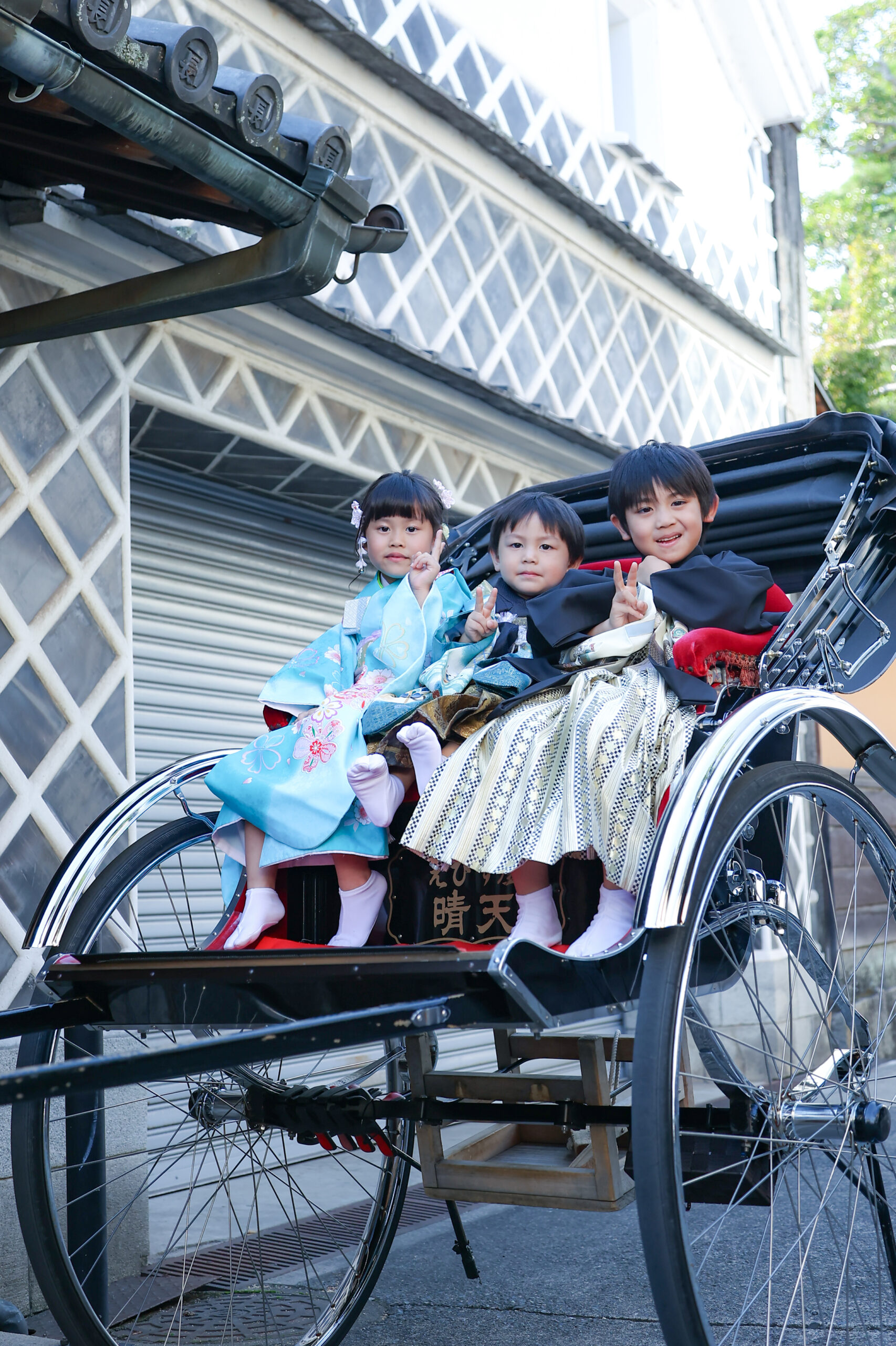 川舟や人力車に乗って♪